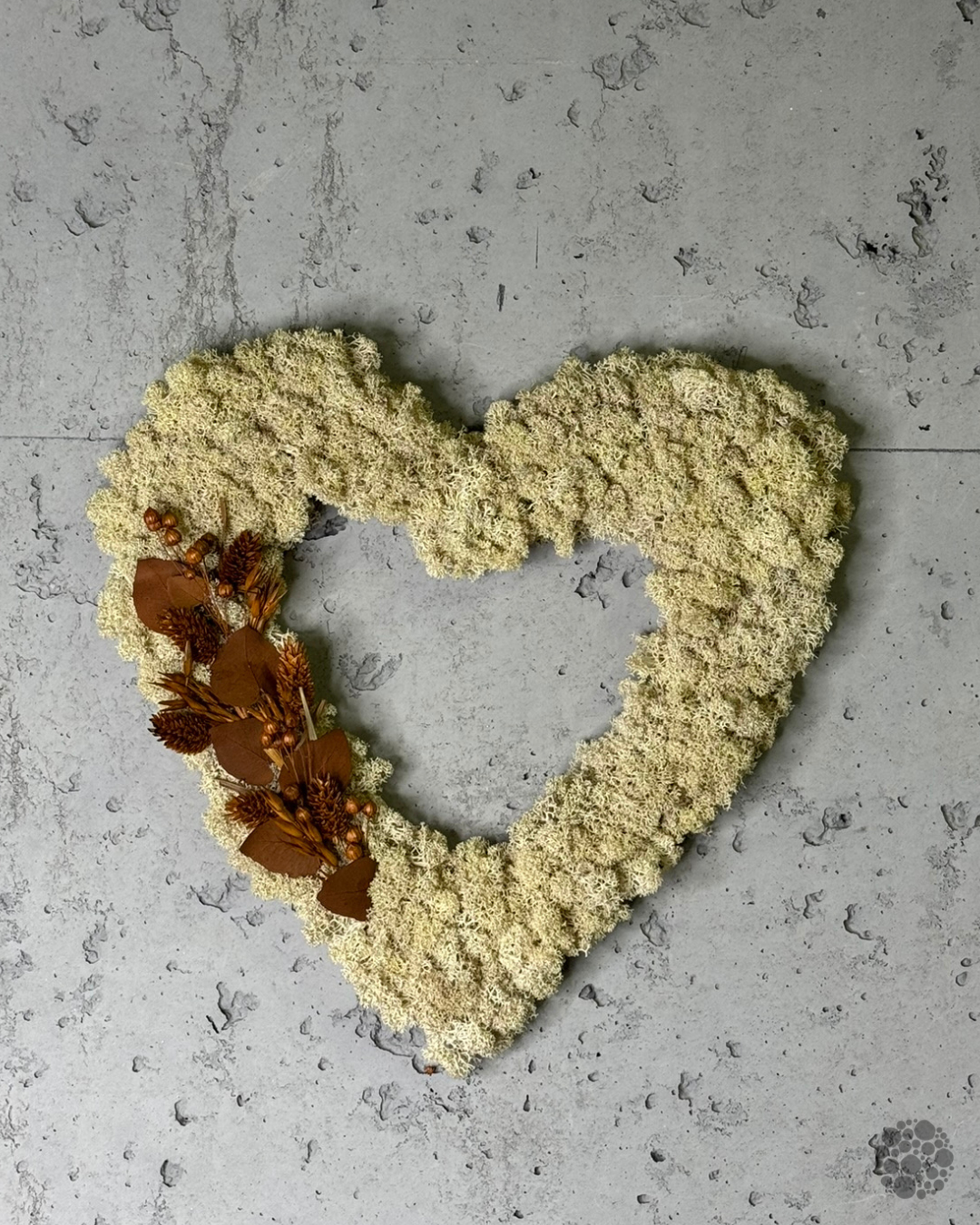 IVORY HEART – Cuore di lichene con fiori secchi